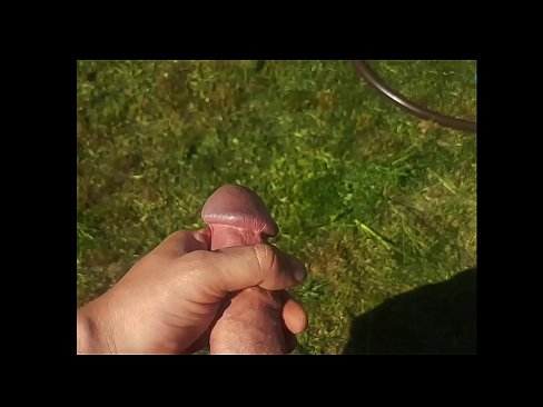 ❤️ Vroča lepotica dobi svojo rožnato pičko, ki jo jebe, in se zraven cmeri s curkom na poletnem vrtu ❤❌ Slute na porno sl.freepornhdonlinegay.ru ❌❤